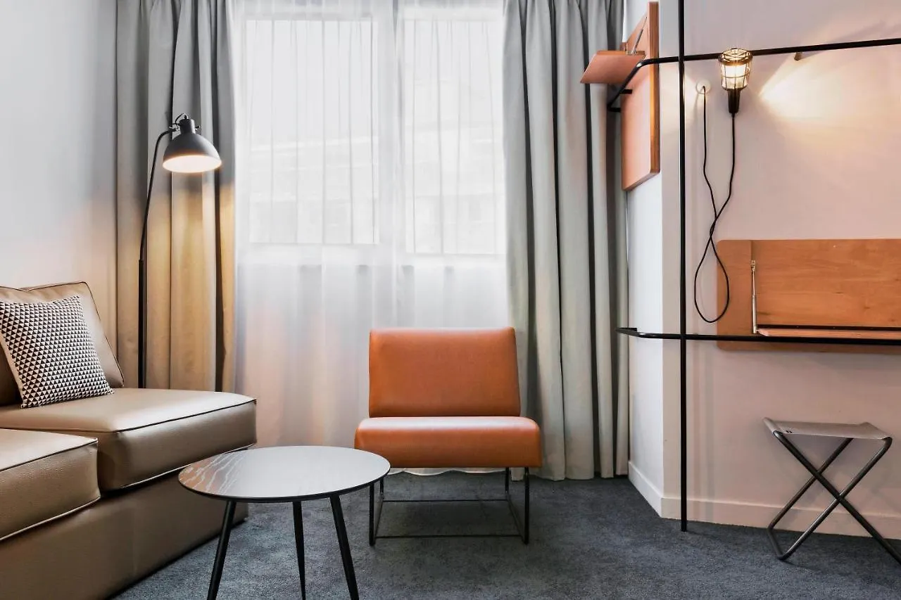 Moxy Paris Bastille 3*,