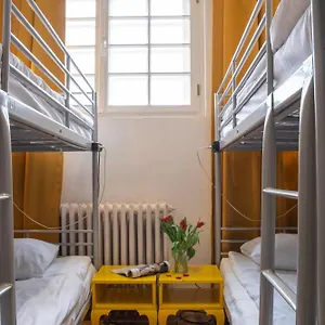 Hostel New World St And Private