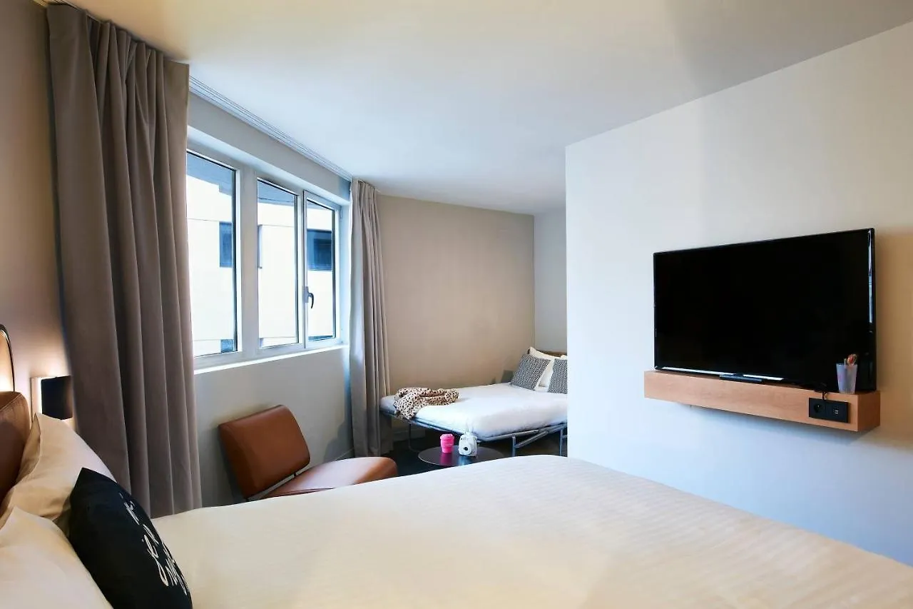 Moxy Paris Bastille 3*,  France