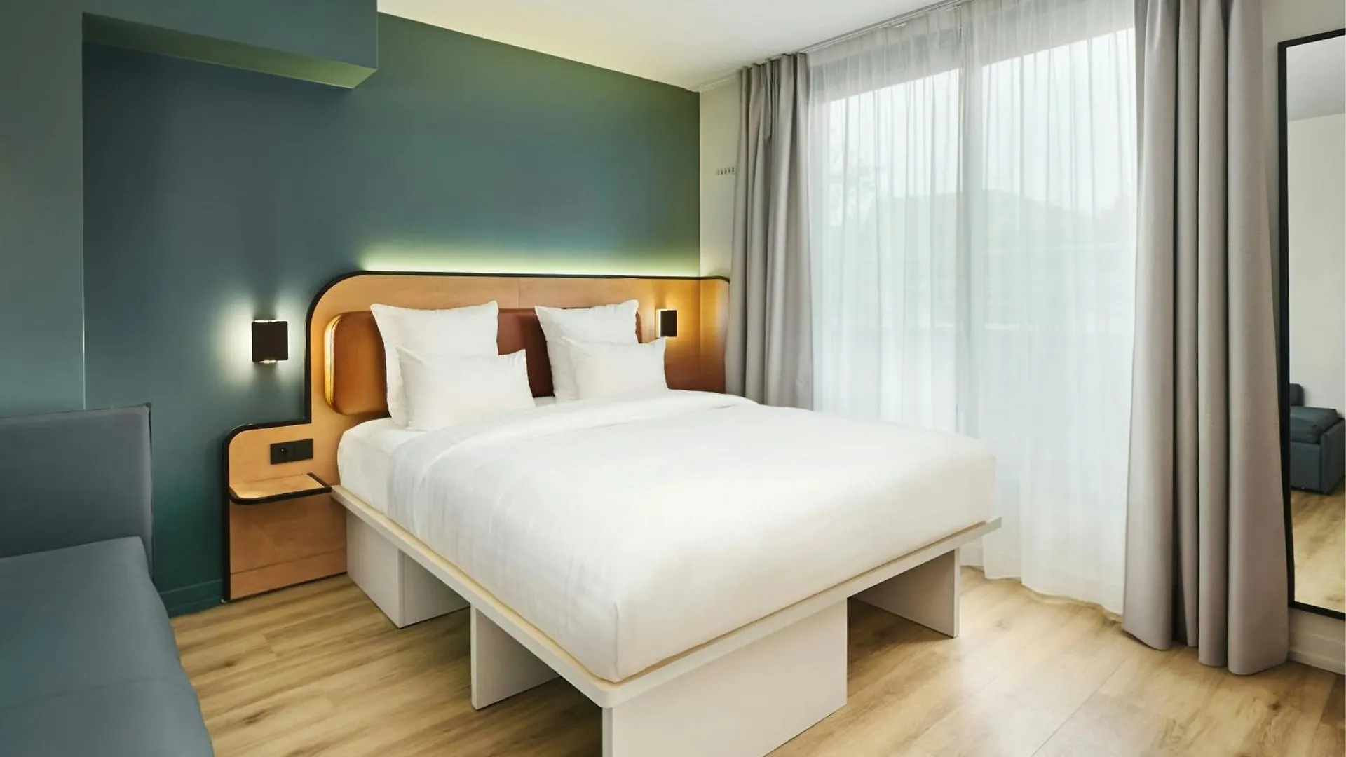 Moxy Paris Bastille Hotel