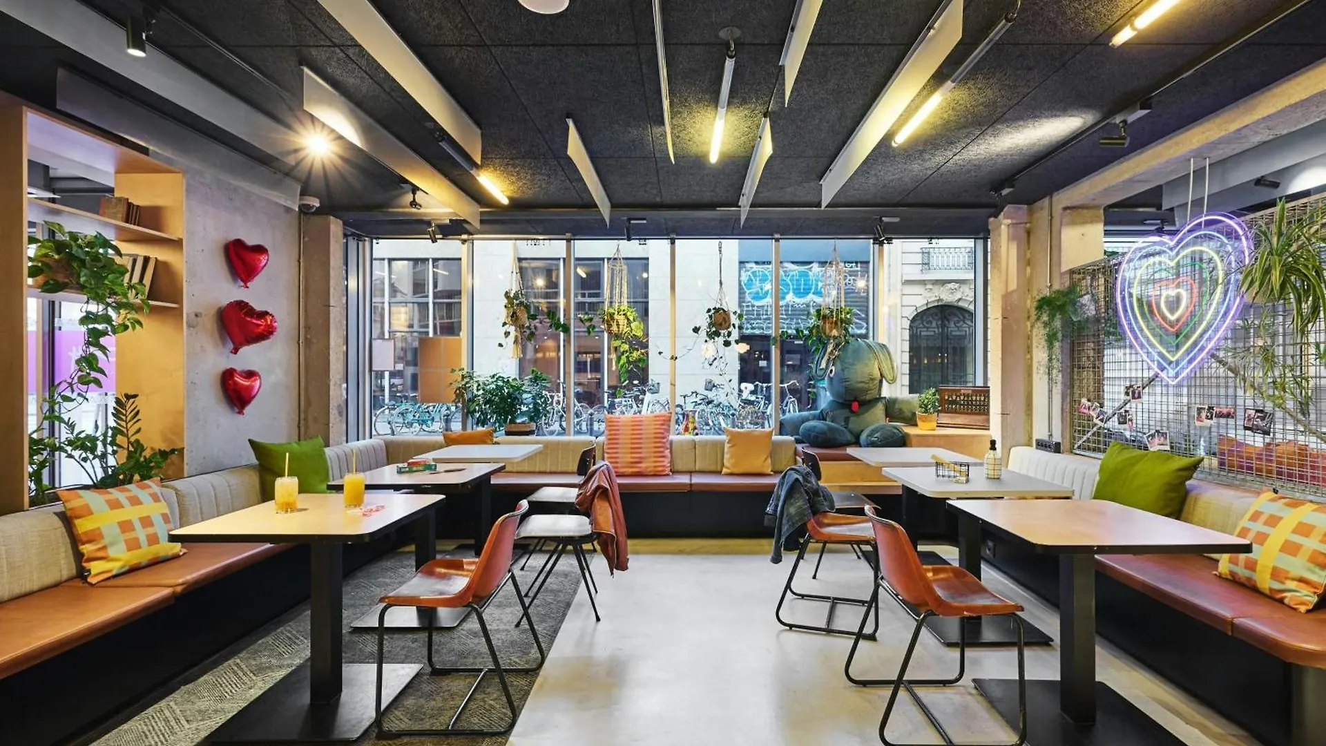 Moxy Paris Bastille Hotel