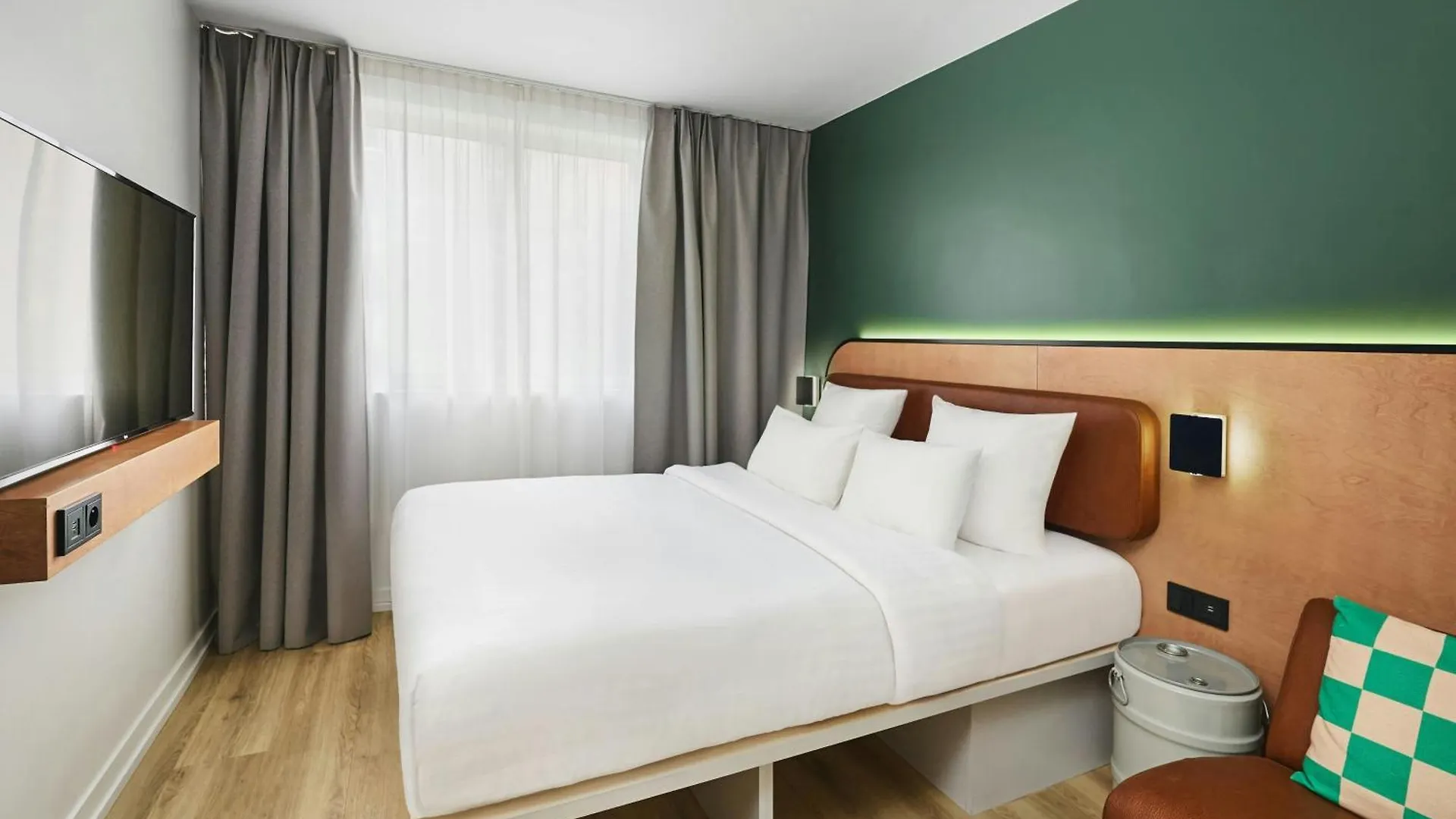 Moxy Paris Bastille Hotel